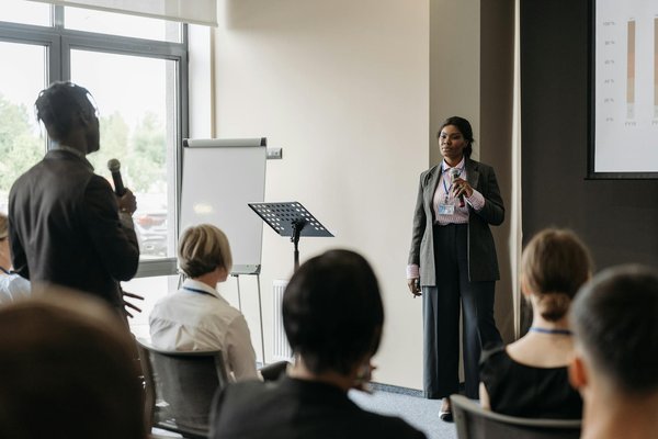 Boostez vos profits : Stratégies novatrices pour optimiser la performance financière des entreprises de services